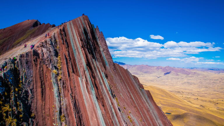 Palcoyo en Cusco: Paisajes Únicos con Caminata Corta