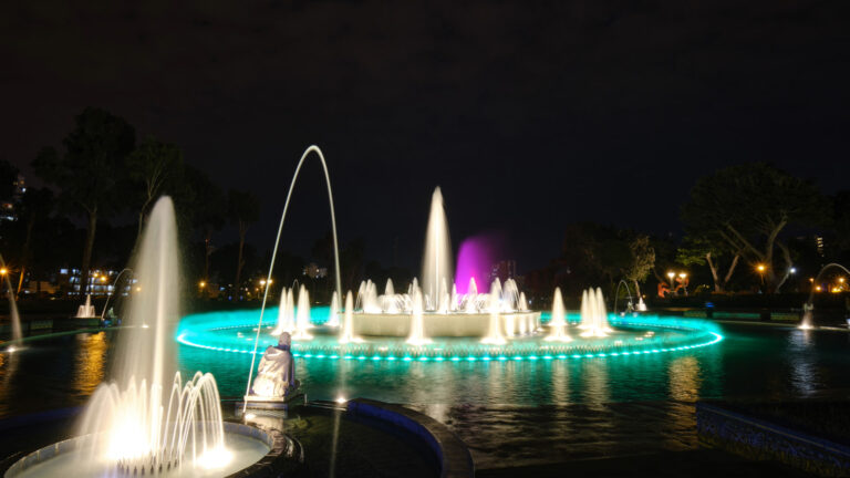 Tour Circuito Mágico das Águas: Espetáculo de Luzes e Som em Lima